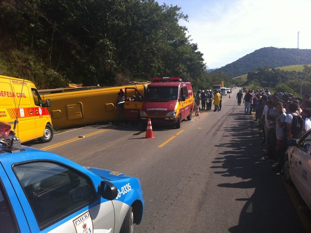 Acidente em Silva Jardim com ônibus escolar mata duas crianças (Foto: Heitor Moreira/G1)