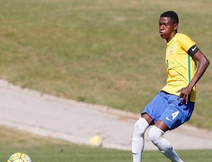 Geração 2000: Vitão, de 16 anos, é relacionado para jogo do Palmeiras contra a Chape