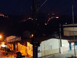Incêndio atinge serra em Capo Formoso, na Bahia (Foto: Isaildes Lopes/Arquivo Pessoal)