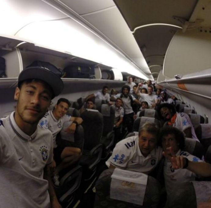 Neymar ao lado dos companheiros da seleção brasileira (Foto: Reprodução/Instagram) Neymar ao lado dos companheiros da seleção brasileira (Foto: Reprodução/Instagram)