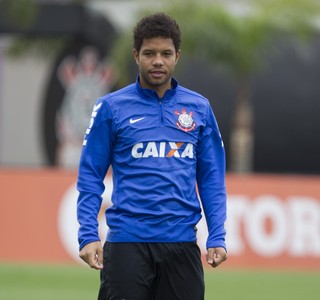Corinthians dá assistência e renova com lateral que se recupera de lesão