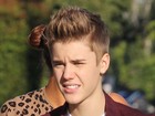Sem franja, Justin Bieber grava comercial em Los Angeles