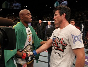 Anderson Silva Chael Sonnen (Foto: Josh Hedges/Zuffa LLC) Anderson Silva Chael Sonnen (Foto: Josh Hedges/Zuffa LLC)