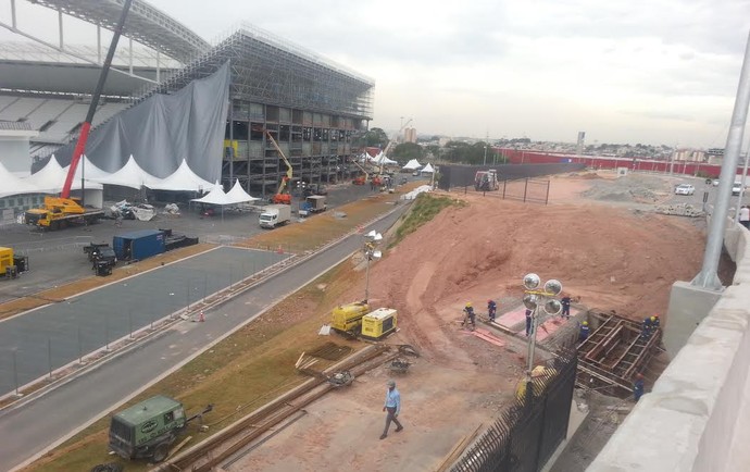Setor Sul da Arena Corinthians: estruturas das provisórias ainda à mostra (Foto: Rodrigo Faber) Setor Sul da Arena Corinthians: estruturas das provisórias ainda à mostra (Foto: Rodrigo Faber)