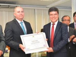 Deoclides Macedo (PDT) foi diplomado após decisão do TSE (Foto: Divulgação / TRE-MA)