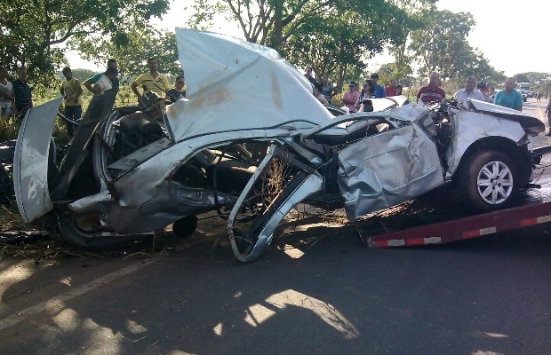 Cinco jovens morreram em um acidente na GO-330 em Pires do Rio, Goiás (Foto: Reprodução/TV Anhanguera)