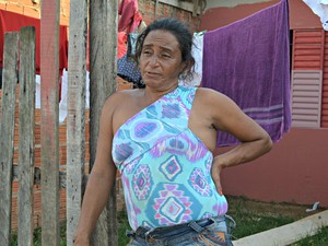 Maria Jesuína disse que tem cadastro na Sehab há oito anos e não foi sorteada (Foto: Aline Nascimento/G1)