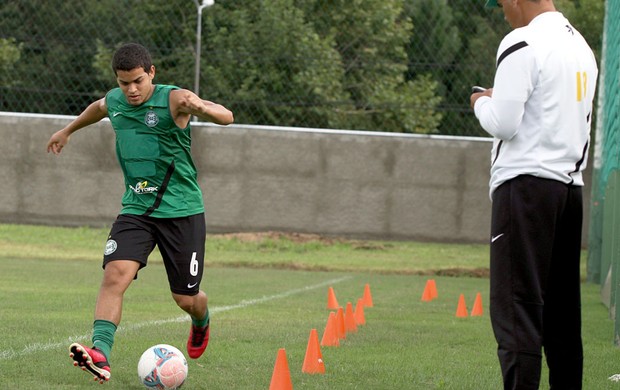 Dênis inicia recuperação física no Coritiba (Foto: Divulgação / Site oficial do Coritiba)
