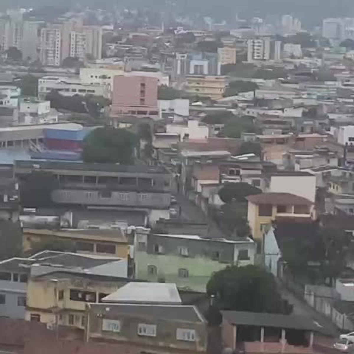 VÍDEO tiroteio assusta moradores do bairro Ibes em Vila Velha ES