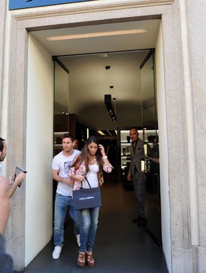 Messi compras Dolce e Gabbana (Foto: Splash News)