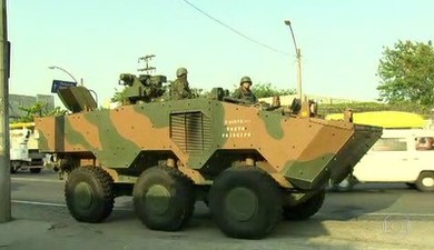 Para recuperar pistola, Exército usa 500 soldados e até blindados  (TV Globo)