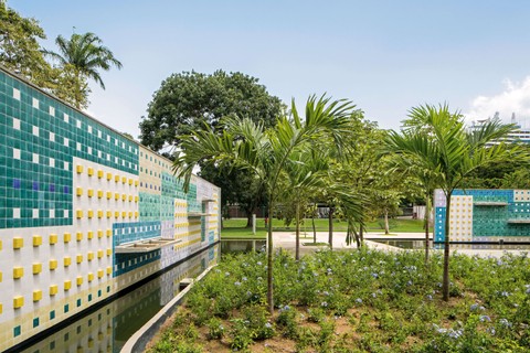 Burle Marx criou o projeto paisagístico e coordenou uma equipe multidisciplinar para a construção do Parque del Este (Parque Generalísimo Francisco de Miranda), em Caracas, na Venezuela