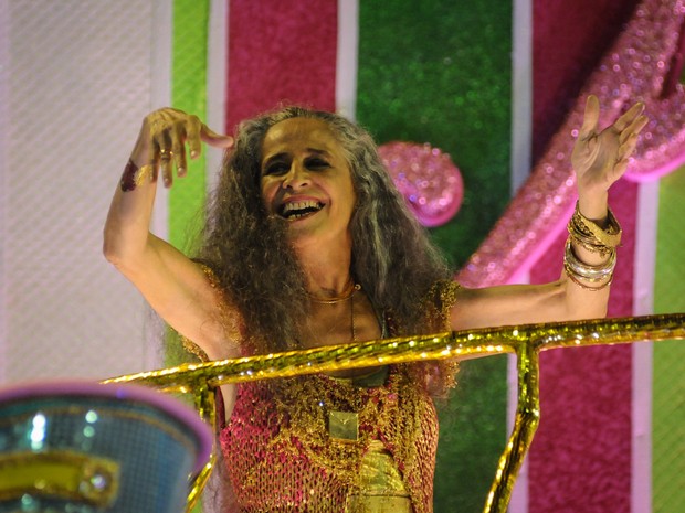 Maria Bethânia é a grande homenageada pela escola de samba  (Foto: Alexandre Durão/G1)