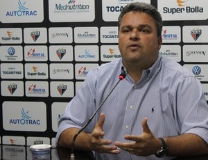 Adson Batista, diretor de futebol do Atlético-GO (Foto: Fernando Vasconcelos / Globoesporte.com)