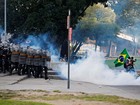 Manifestantes tentam voltar para ao Estádio do Maracanã, mas desistem 