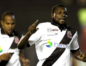 Carlos Tenório comemora gol do Vasco sobre o Figueirense (Foto: Marcelo Sadio / Site Oficial do Vasco da Gama)