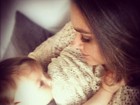 Fernanda Machado posta foto amamentando o filho