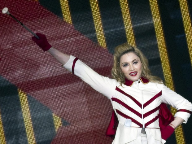 Madonna canta em Israel, nesta quinta-feira, na abertura da turnê mundial (Foto: AFP/Jack Guez)