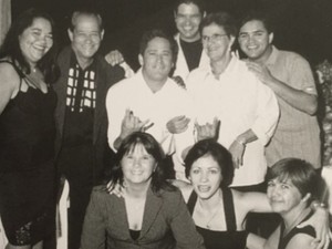 Avelino Costa ao lado dos filhos, dentre eles o cantor Leonardo, e da mulher, Carmen  (Foto: Divulgação/Talismã Music)