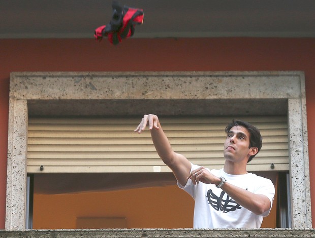 Kaká com a camisa do Milan (Foto: AP)