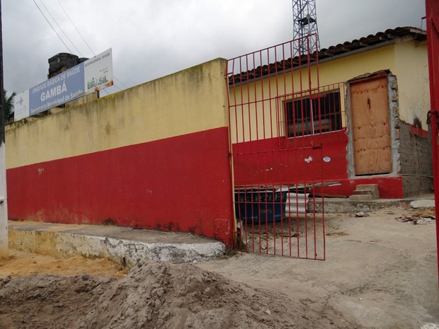 Unidade de Saúde Gambá, em Goiana, passa por reformas para se adequar às exigências. (Foto: Katherine Coutinho / G1)