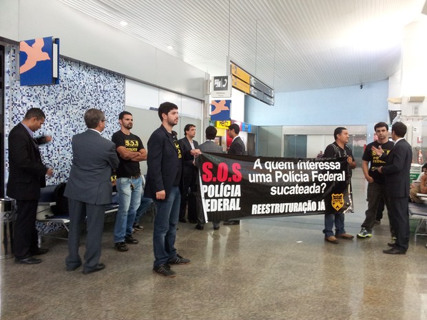 Agentes da PF durante protesto no aeroporto de Palmas (Foto: PF/Divulgação)