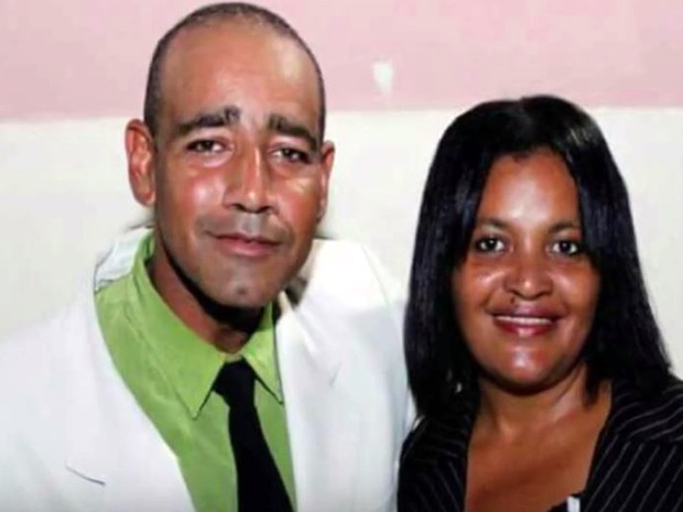 Pastor Gilberto Oliveira com a pastora Elaine Barros: ela foi encontrada mosta em canavial e marido é principal suspeito, segundo a polícia de Passos (Foto: Reprodução/EPTV) Pastor Gilberto Oliveira com a pastora Elaine Barros: ela foi encontrada mosta em canavial e marido é principal suspeito, segundo a polícia de Passos (Foto: Reprodução/EPTV)