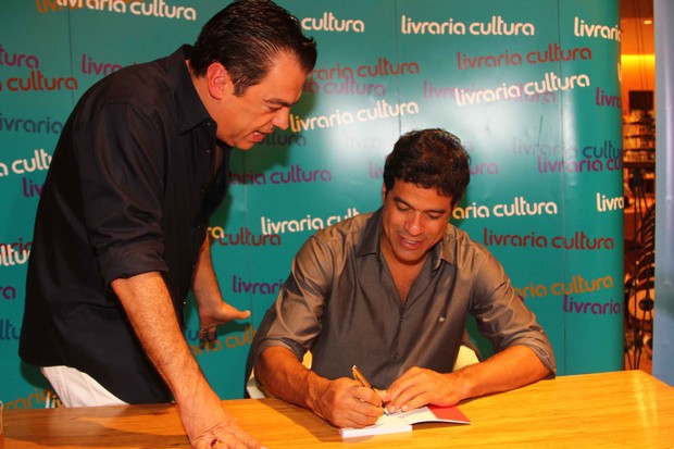 Marco Antônio de Biaggi no lançamento do livro de Raí (Foto: Thiago Duran / AgNews)