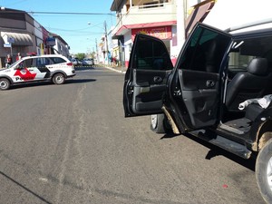 Assalto gerou troca de tiros,perseguição e mobilização de policiais (Foto: Licia Mangiavacchi/EPTV) Assalto gerou troca de tiros,perseguição e mobilização de policiais (Foto: Licia Mangiavacchi/EPTV)