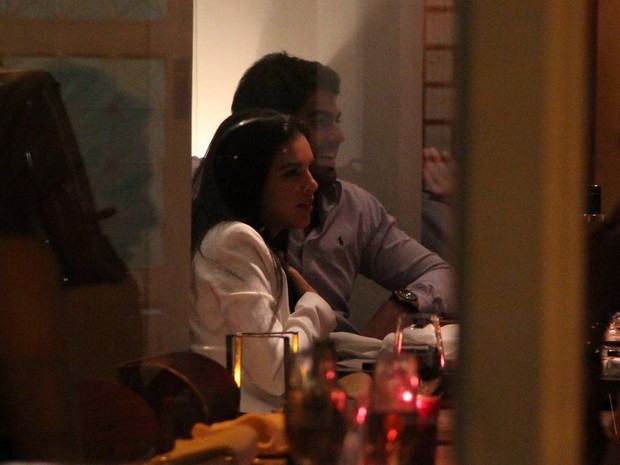 Mariana Rios com o namorado, Patrick Afonso Bulus, em restaurante no Leblon, Zona Sul do Rio (Foto: Rodrigo dos Anjos/ Ag. News)