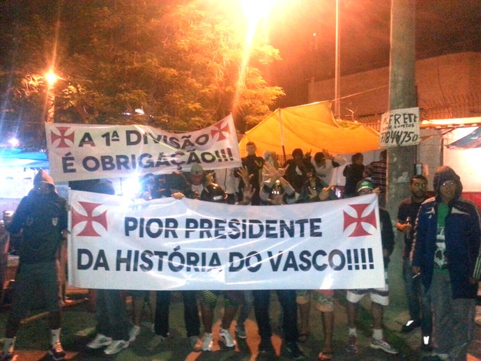 Protesto Dinamite Vasco (Foto: Reprodução)