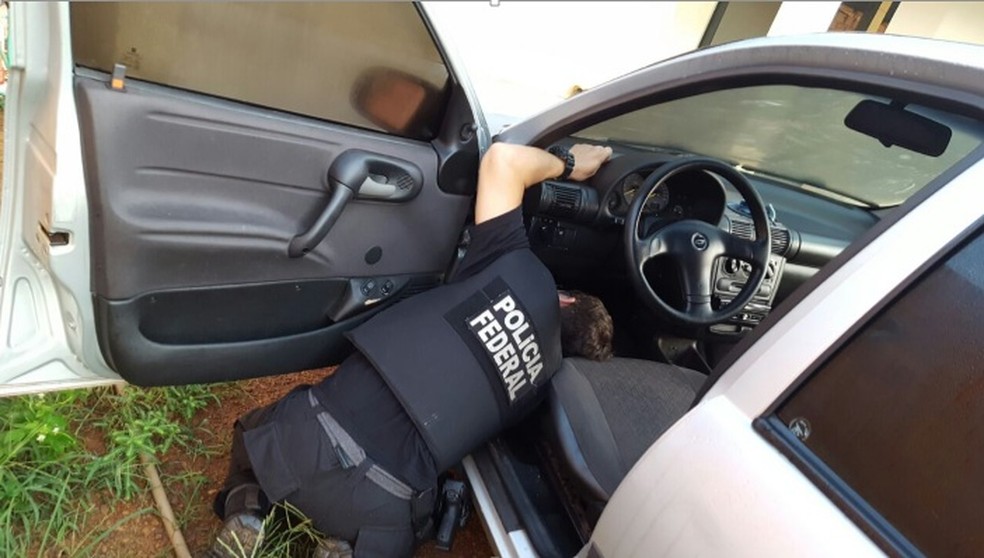 Operação Las Chicas, da Polícia Federal, apreendeu dois carros durante a operação (Foto: Polícia Federal/Divulgação)