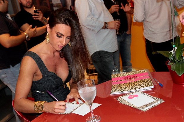 Nicole Bahls em lançamento de loja em São Paulo (Foto: Leo Franco / AgNews)