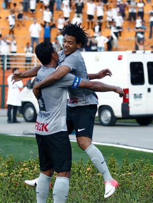 Romarinho e Paulinho comemoram gol do Corinthians contra o Sport (Foto: Paulo Fischer / Futura Press) Romarinho e Paulinho comemoram gol do Corinthians contra o Sport (Foto: Paulo Fischer / Futura Press)