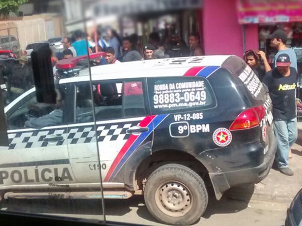 Após assalto suspeito é salvo de linchamento pela Polícia Militar (Foto: Divulgação/Whatsapp)