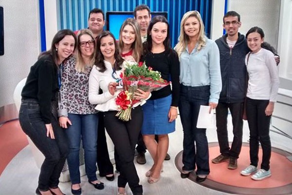 Colegas da TV Integração receberam Ana Tereza com festa (Foto: Reprodução Redes Sociais)