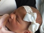 Bella Falconi se declara à filha recém-nascida: 'Dominou a minha vida'
