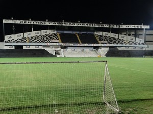 estádio Lacerdão noite (Foto: Lafaete Vaz / GloboEsporte.com)