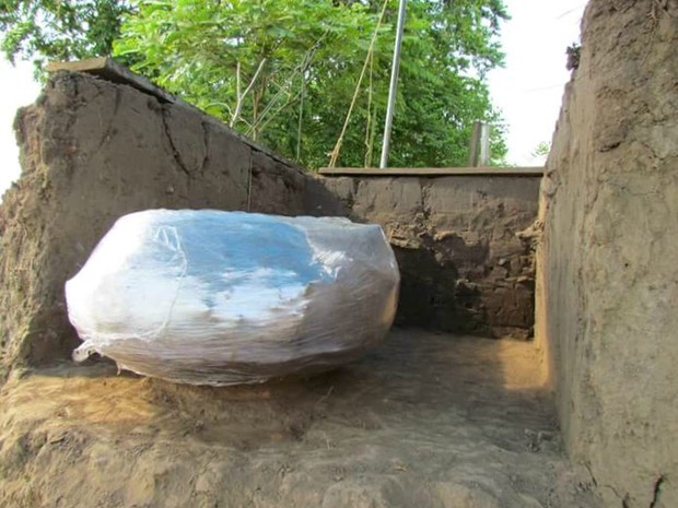 Urnas serão levadas para o laboratório para que as escavações dentro das cerâmicas sejam finalizadas, verificando a existência de ossos humanos (Foto: Departamento de Arquiologia/Unir)