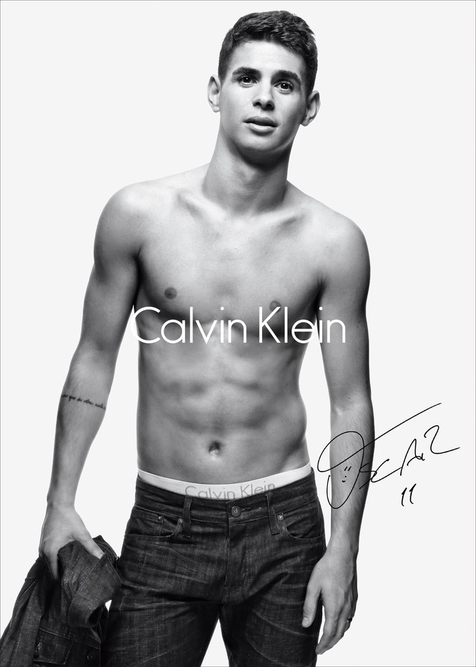 Oscar posa para a Calvin Klein (Foto: Divulgação/Calvin Klein)