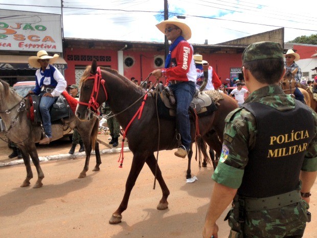 Polícia Ambiental reforça fiscalização durante cavalgada para evitar maus tratos a animais  (Foto: Vanessa Vasconcelos/G1)
