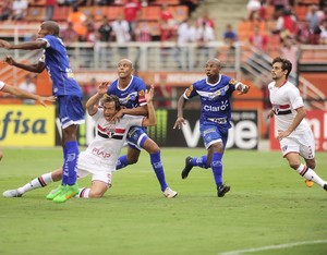 São Paulo Lugano Rodrigo Caio Rio Claro (Foto: Marcos Ribolli)