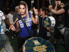 Após separação, Dani Bolina curte ensaio de escola de samba em SP