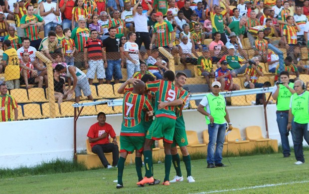 Jogadores do Sampaio comemoram gol diante do Comercial-PI (Foto: Douglas Junior/O Estado)