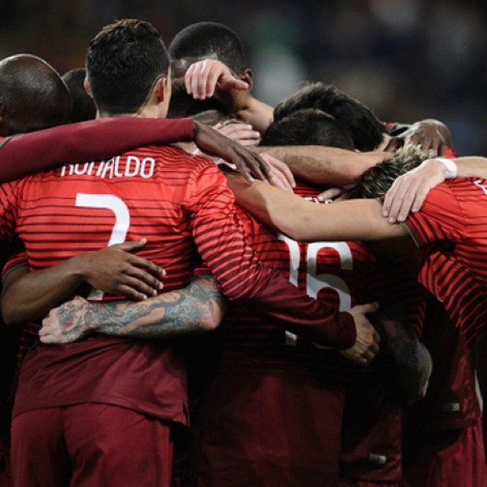 Imagem de Cristiano Ronaldo com a Seleção de Portugal juntou 500 mil curtidas (foto: Reprodução/Instagram)