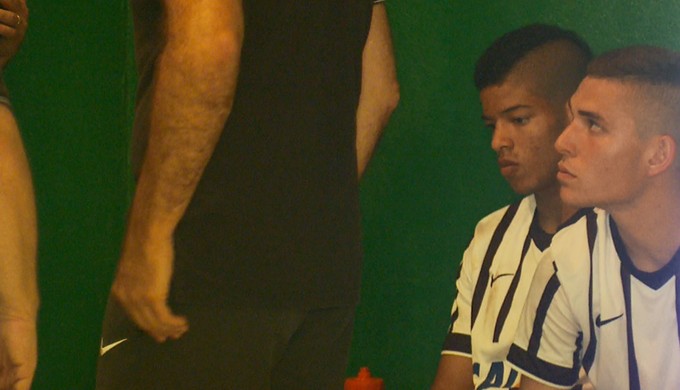 Torcedor é detido após chamar jogador de 