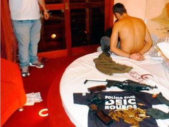 Carlinhos foi preso em motel em São Lepoldo (Foto: Divulgação/Polícia Civil)