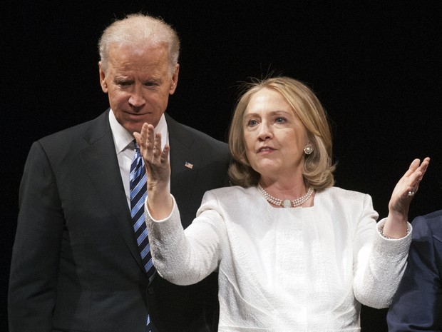 Joe Biden e Hillary Clinton em foto de 2 de abril de 2013 (Foto: AP Photo/Cliff Owen)