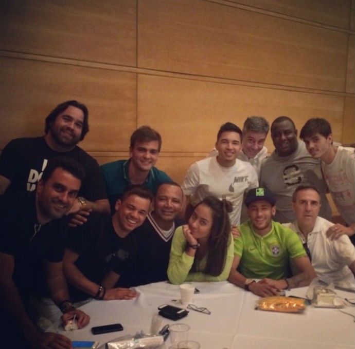 Neymar recebe a visita de amigos e familiares (Foto: Reprodução/Instagram)