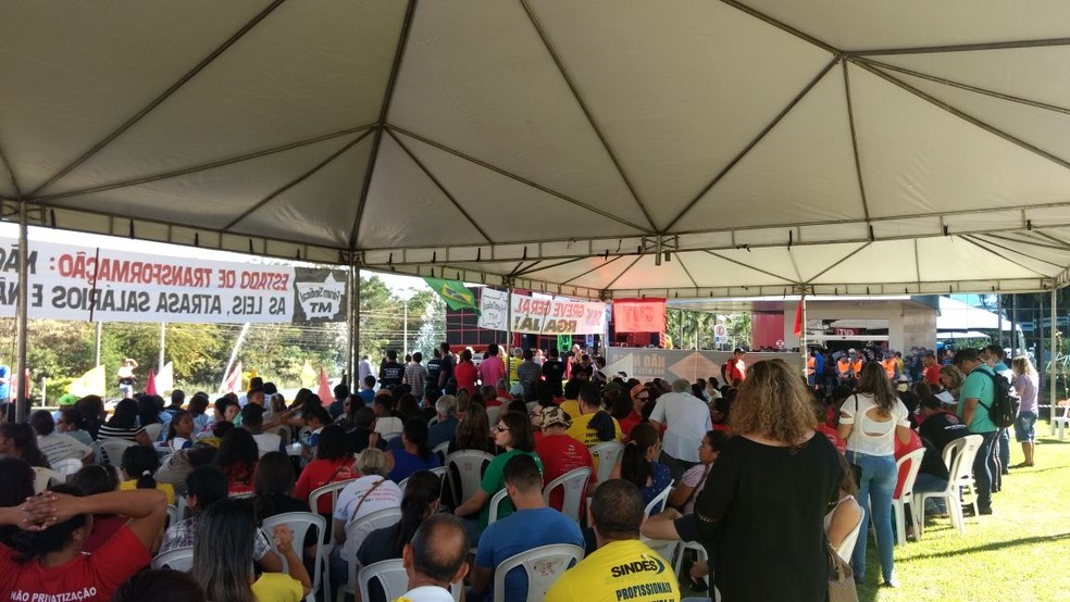 Servidores fazem paralisao e acamparam na Assembleia Legislativa de Mato Grosso (Foto: Frum Sindical)